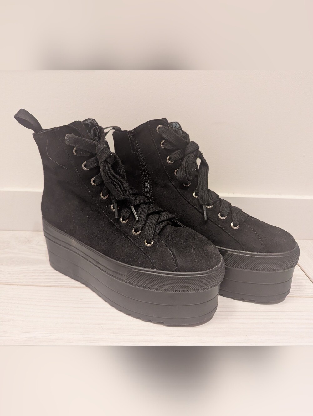 Lamoda Black Platform Lace-Up Ankle Sneakers